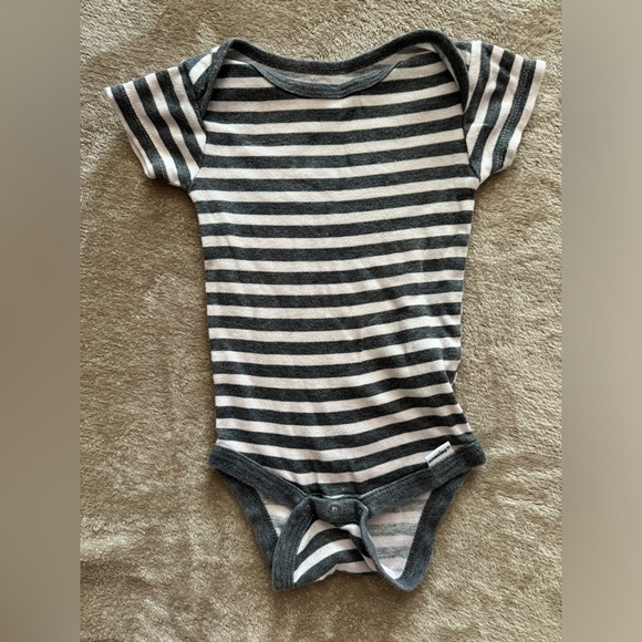 🐥👶Infant Onesie’s 3 for $12 - Picture 5 of 10